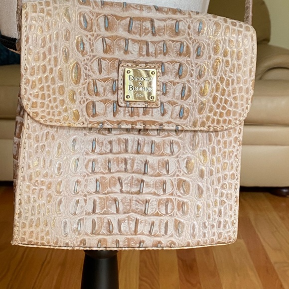 Dooney & Bourke Handbags - Dooney & Bourke Authentic Crossbody Handbag